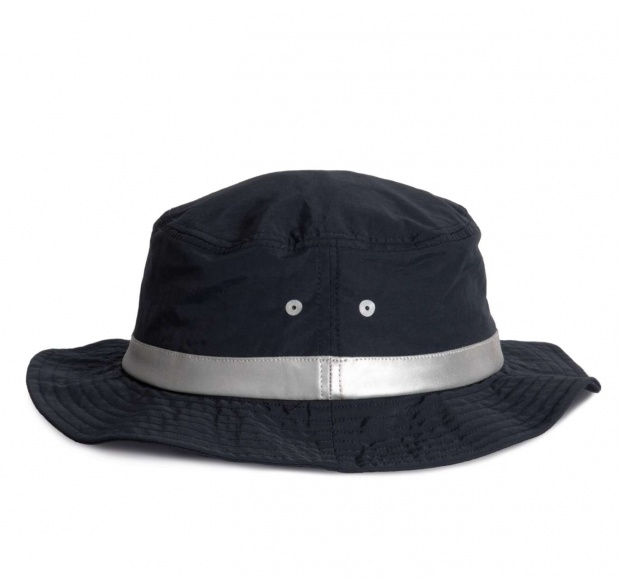 HAT WITH WIDE HEMS